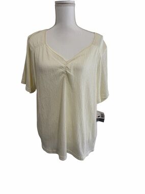 Sag Harbor Lightweight Cream V-Neck Short Sleeve Top